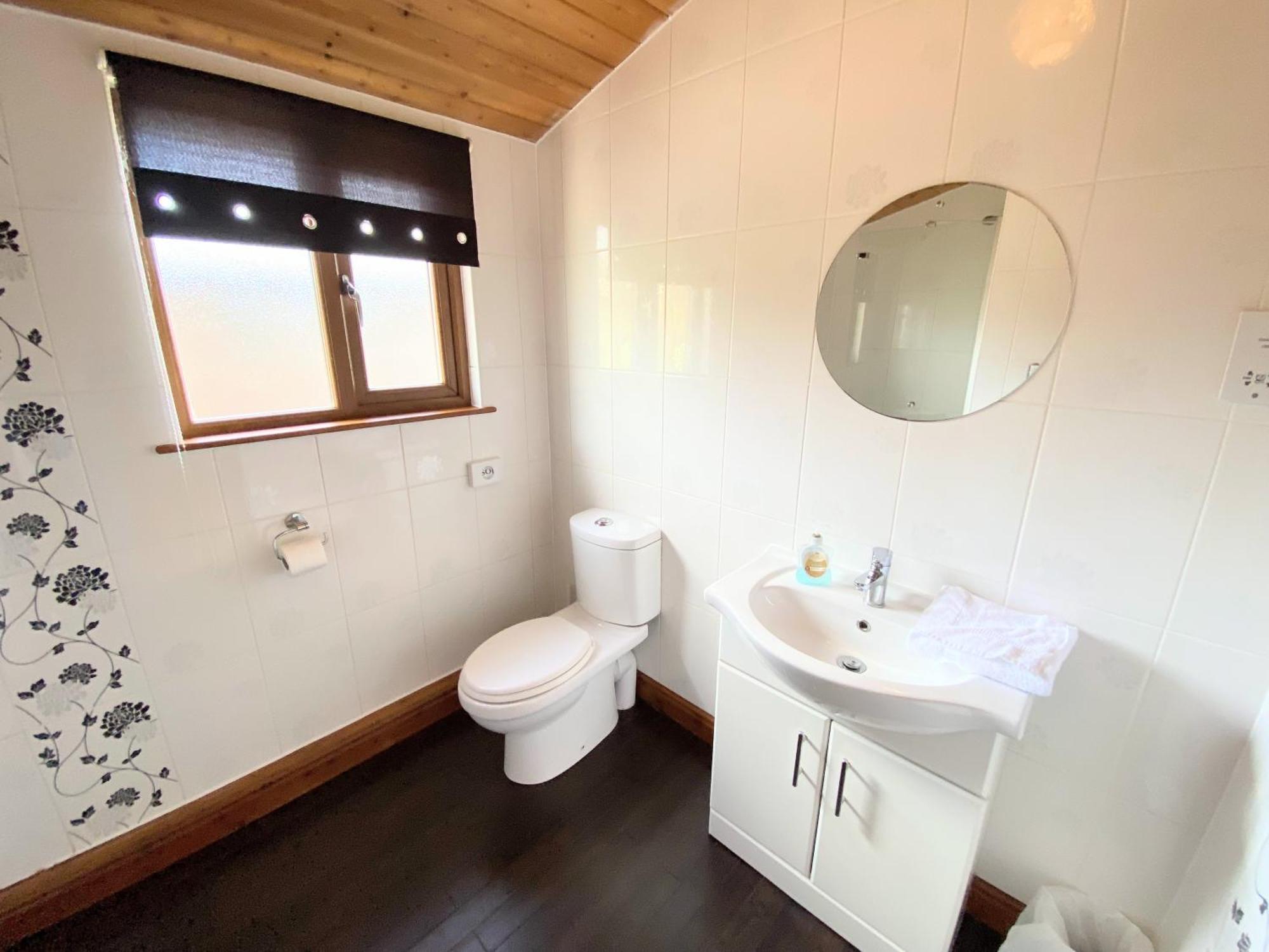 Kelty Torridon 12 With Private Hot Tub - Fife - Loch Leven - Lomond Hillsヴィラ エクステリア 写真